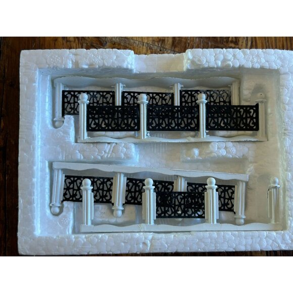 Village Wrought Iron Fence Set  4 Pieces Enameled Metal Miniature Garden Decor R - Picture 4 of 5